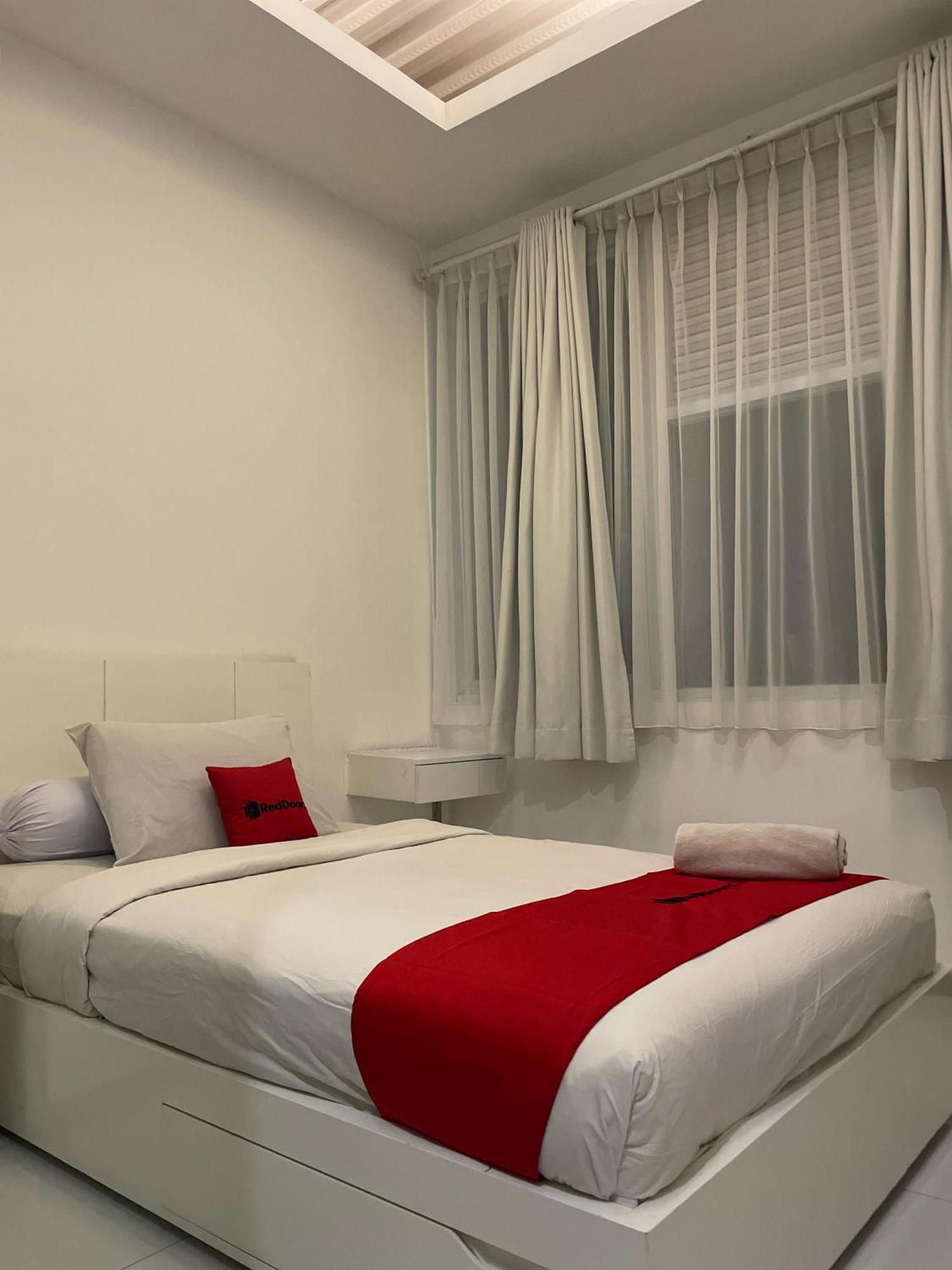 Reddoorz Plus Near Parahyangan University Bandung Exterior foto