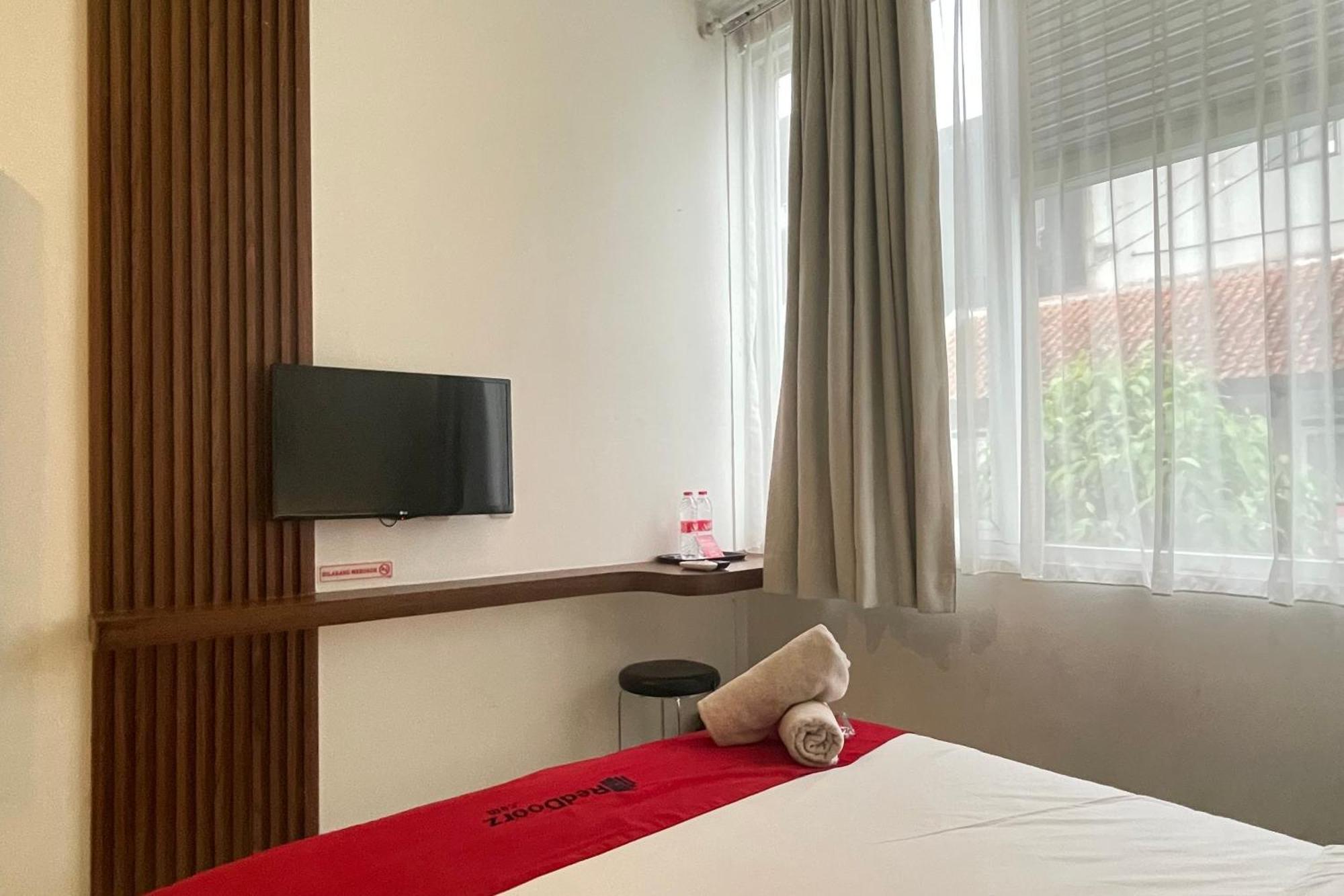 Reddoorz Plus Near Parahyangan University Bandung Exterior foto