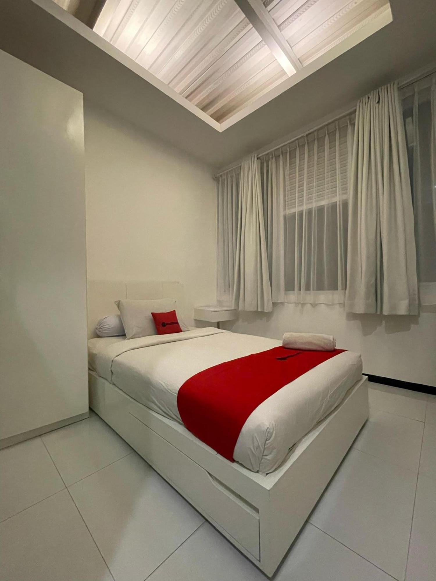 Reddoorz Plus Near Parahyangan University Bandung Exterior foto