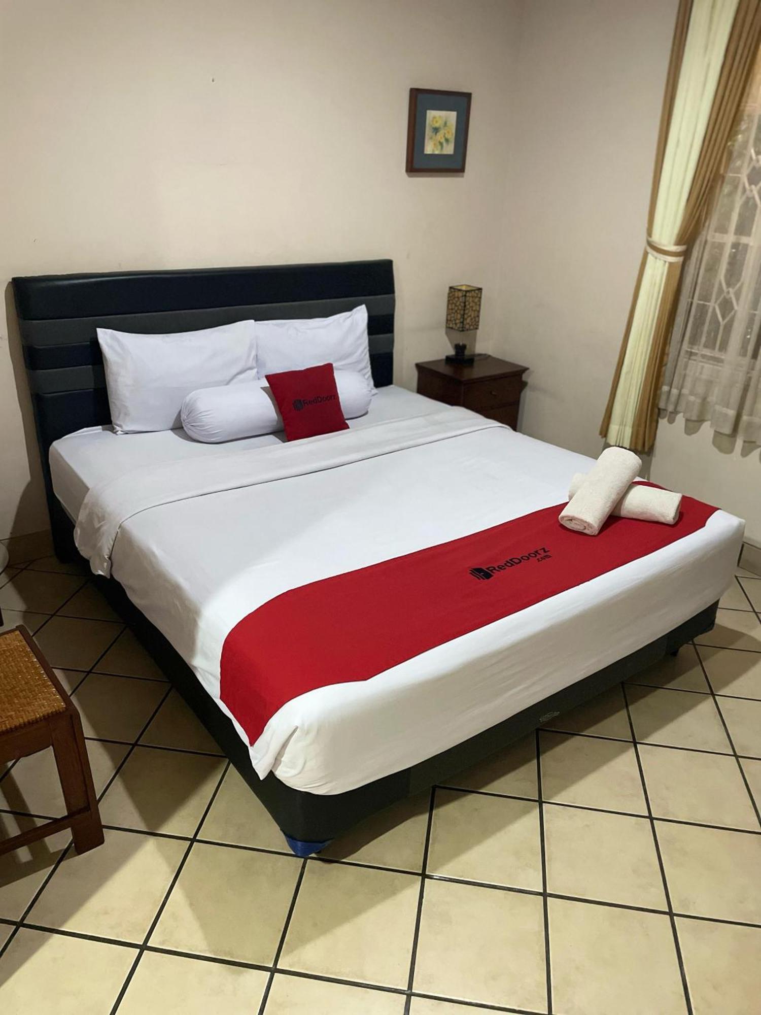 Reddoorz Plus Near Parahyangan University Bandung Exterior foto