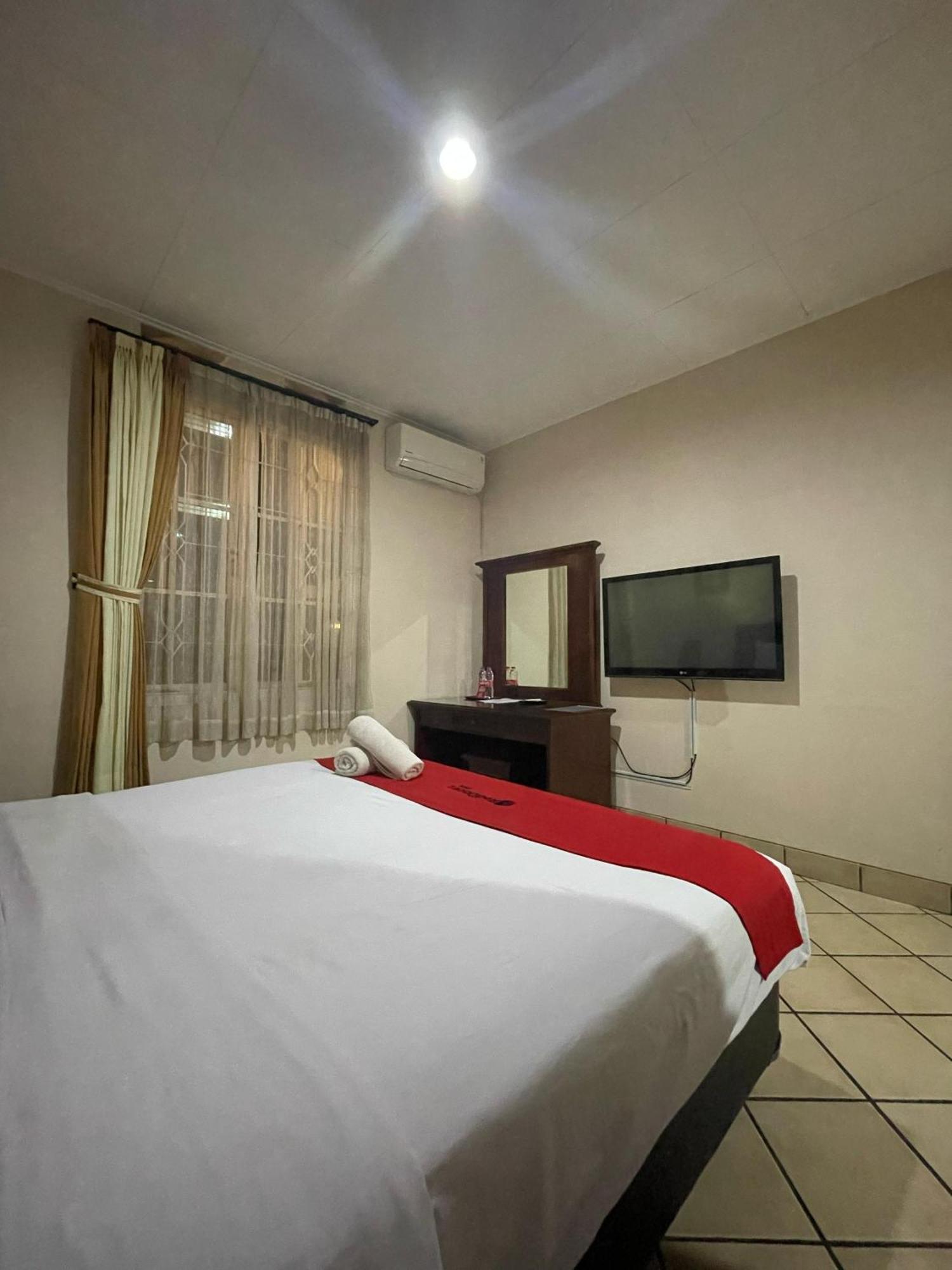 Reddoorz Plus Near Parahyangan University Bandung Exterior foto