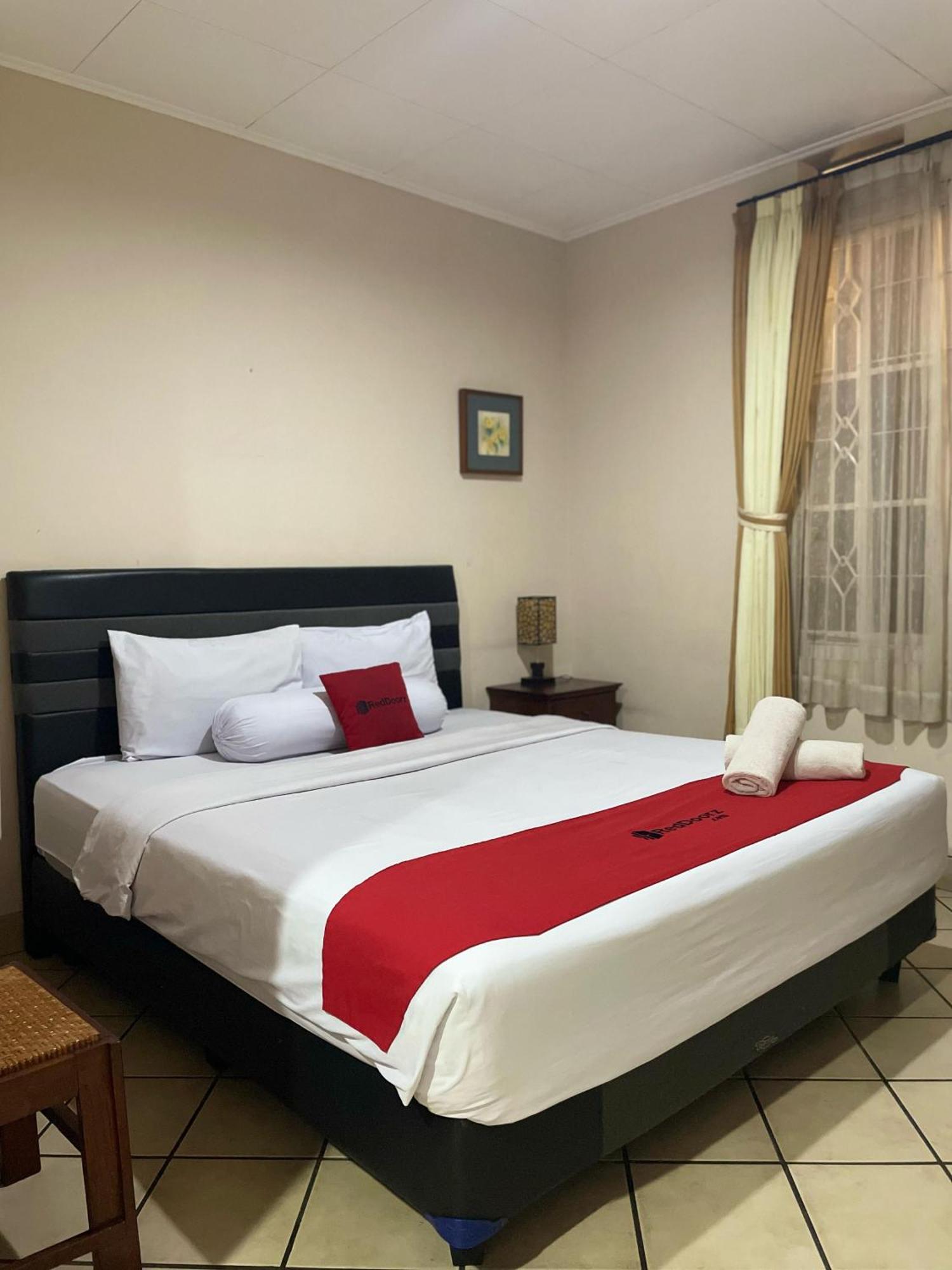 Reddoorz Plus Near Parahyangan University Bandung Exterior foto