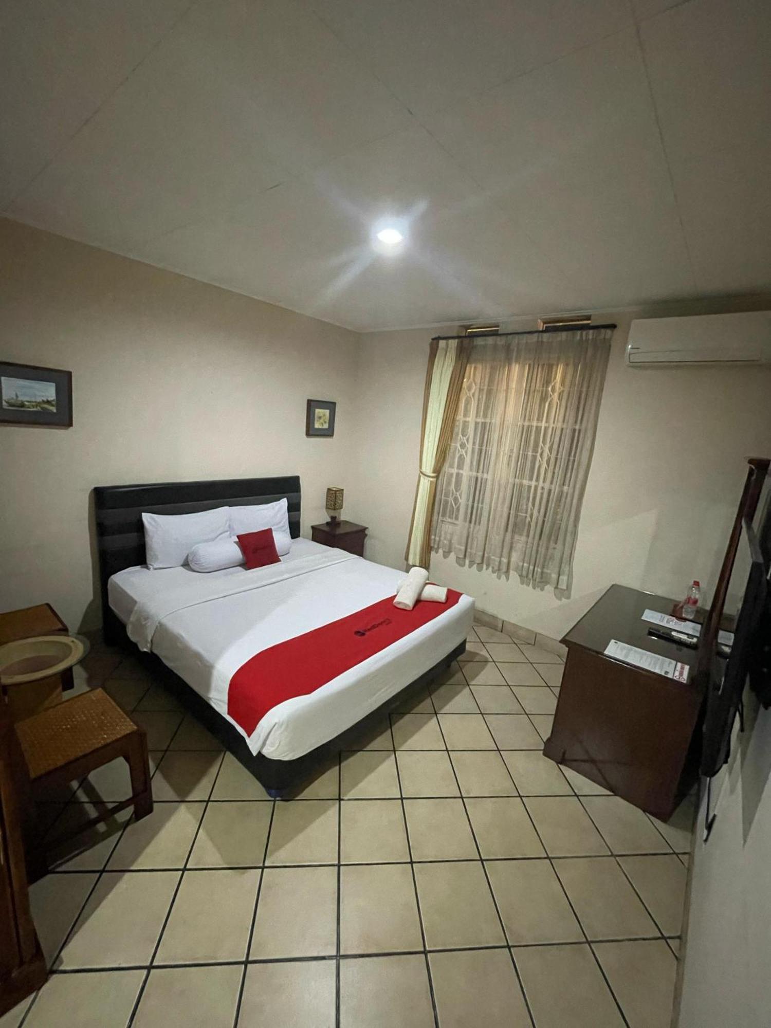 Reddoorz Plus Near Parahyangan University Bandung Exterior foto