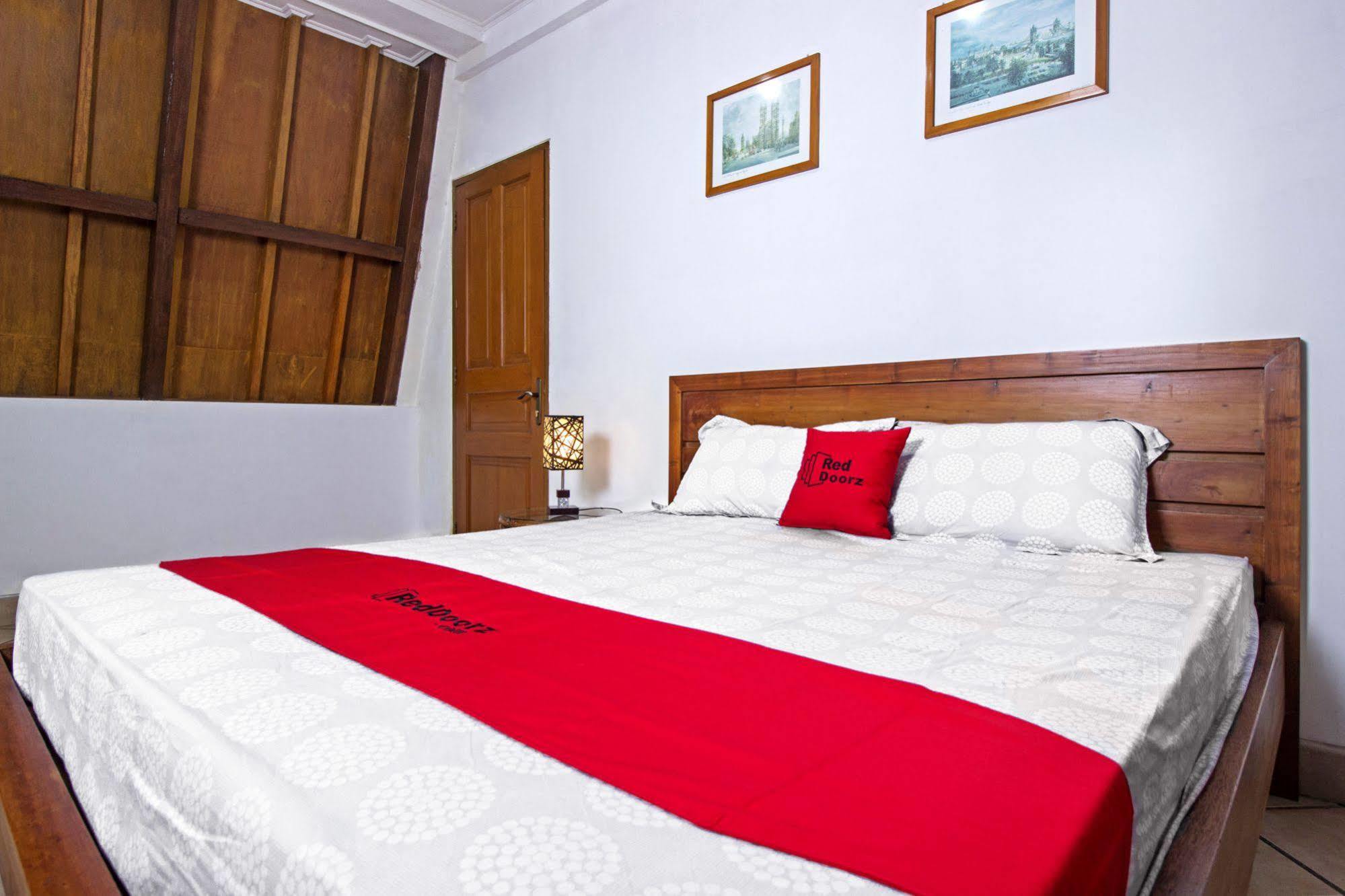 Reddoorz Plus Near Parahyangan University Bandung Exterior foto
